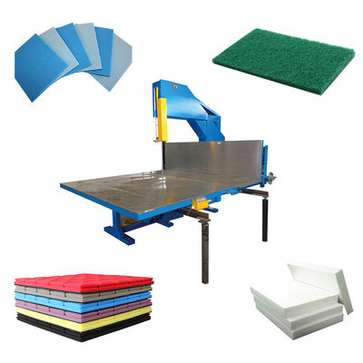 Coupeuse manuelle à scie à lame verticale pour la distribution de tapis de roulement en caoutchouc plastique en cuir EPE